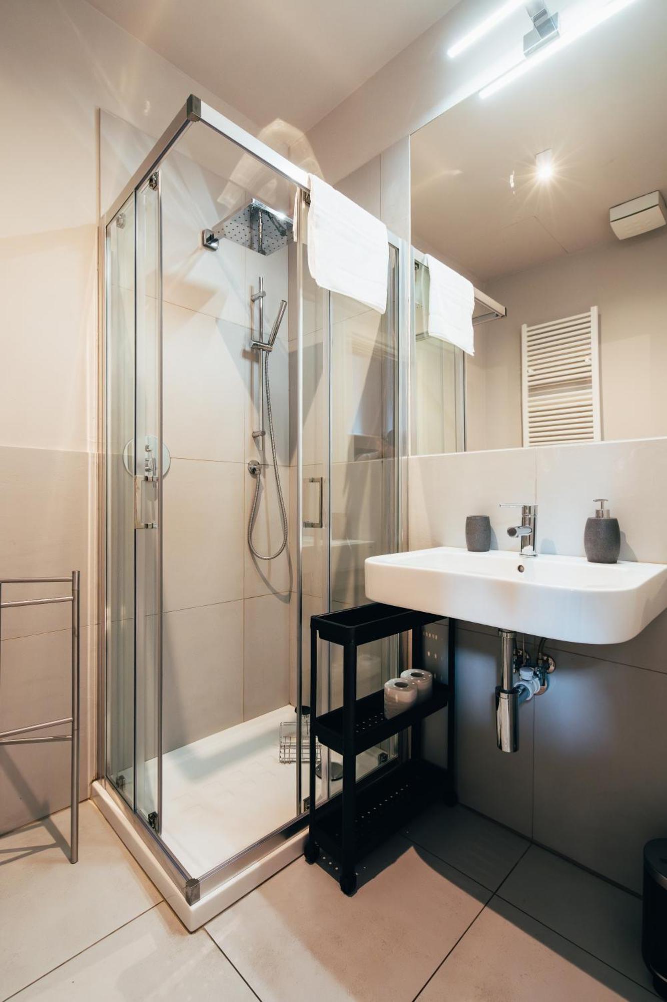 Bologna Suites - Private Bathroom المظهر الخارجي الصورة